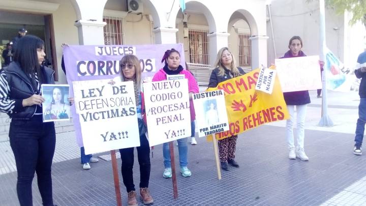 Realizan marcha en pedido de justicia ante la falta resolución de causas