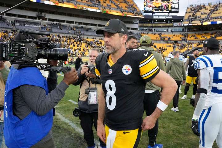 Aaron Rodgers Wants to Battle Injury as Mike Tomlin Keen on Shift Amid Steelers’ Playoff Slide Steelers face playoff pressure as Aaron Rodgers battles injury and Chicago matchup threatens to reshape t