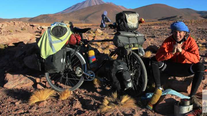 Álvaro Neil reflexiona sobre su vuelta al mundo en bici: «Lo más difícil de todo fue volver a Asturias»