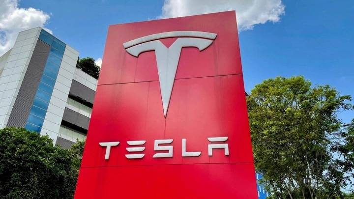 Tesla Shifts Gears In India, Puts Ex-Lamborghini Boss Sharad Agarwal In Driver’s Seat