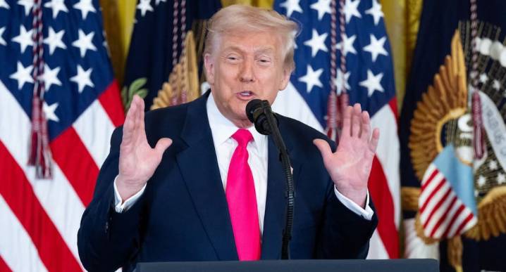 Donald Trump critica a demócratas en caso Jeffrey Epstein y anuncia que quiere investigación federal contra 