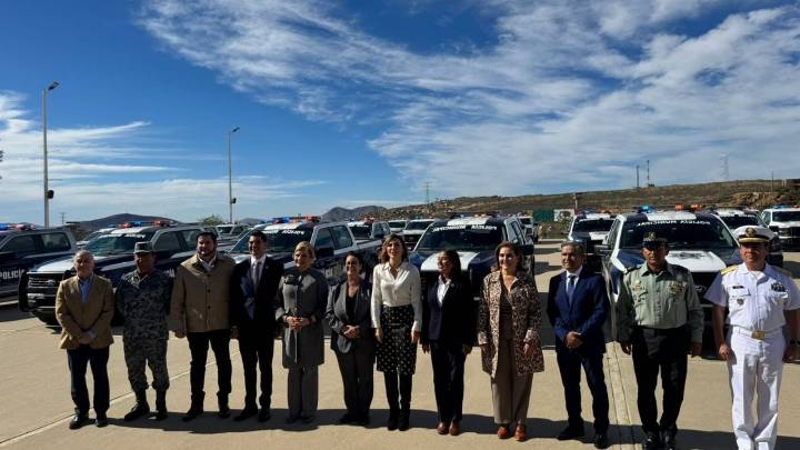 Entregan 14 patrullas para reforzar seguridad