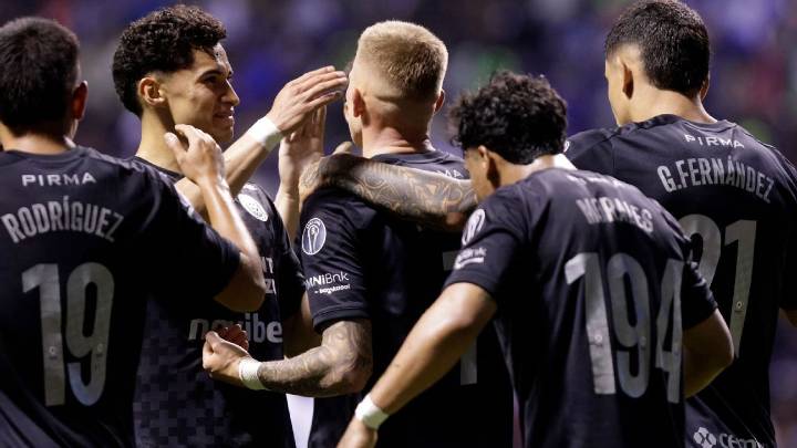 Cruz Azul se impone 3-0 a Puebla y toma el liderato provisional