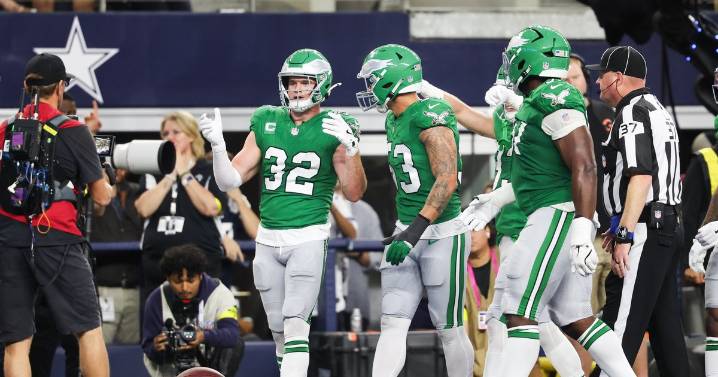 Game ball, three stars, and snap count analysis: Week 12, Eagles at Cowboys