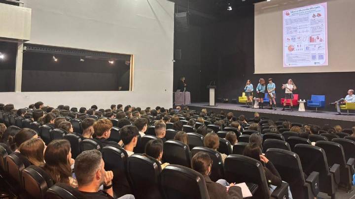 Más de 270 alumnos de la provincia y Murcia compiten en la Olimpiada de Biología del CEU en Elche