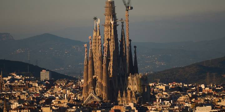 La iglesia más alta del mundo está en Barcelona: la Sagrada Familia marcó un nuevo hito en la arquitectura religiosa
