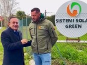 Salta a un pantano para salvar a un abuelito y descubre que era su ex jefe