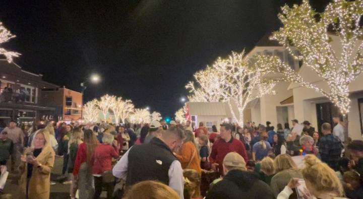 Fairhope's Annual Lighting of the Trees with News 5's Taylor Boysen and Sam Parker