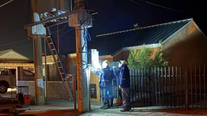 Se trabaja para restablecer por completo el servicio eléctrico y de agua en Caleta Olivia y Deseado
