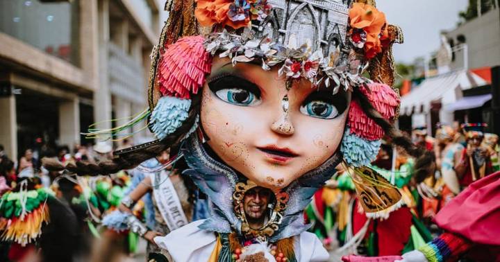 Carnaval de Negros y Blancos de Pasto se presenta en la Plaza de Bolívar en Bogotá