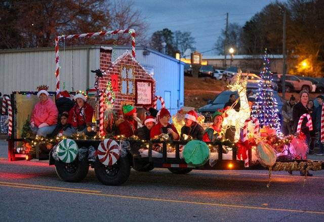 How to be a part of the 2025 Cumming Christmas Parade