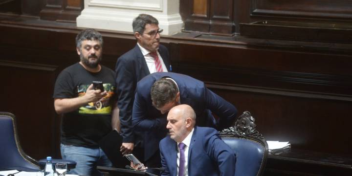 La tregua en el peronismo allanó la aprobación del Presupuesto de Kicillof, pero no alcanza para el endeudamiento