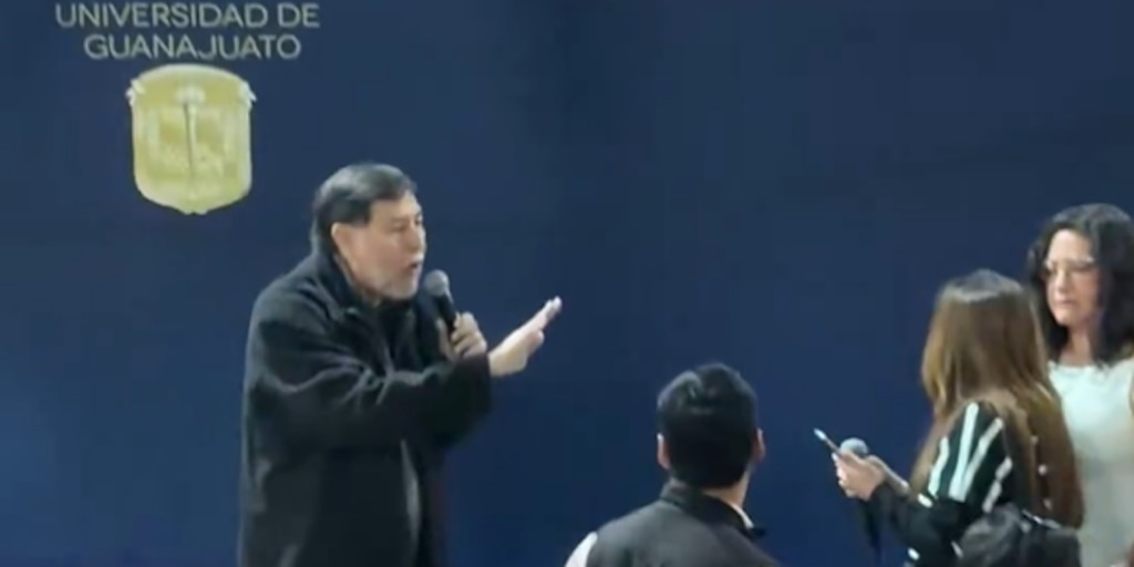 Corren a Noroña de la Universidad de Guanajuato: “No puede ser que les permitan reventar la asamblea”