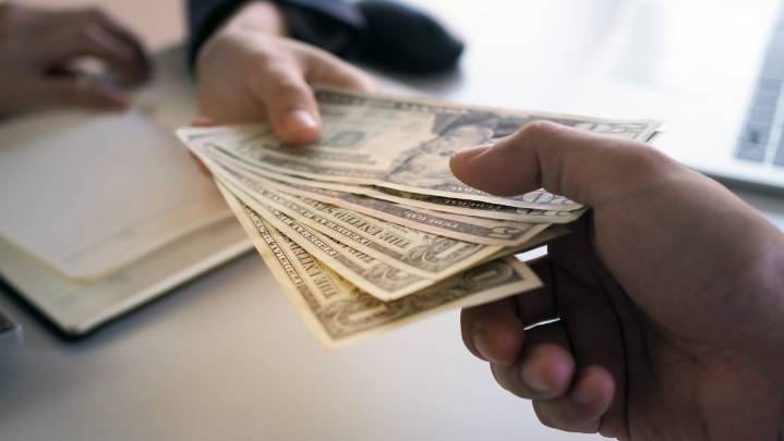 Cierre del gobierno amenaza los pagos del seguro de desempleo: 1.6 millones de personas podrían verse afectadas