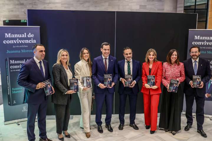 Juanma Moreno presenta en Granada su libro "Manual de convivencia. La vía andaluza"