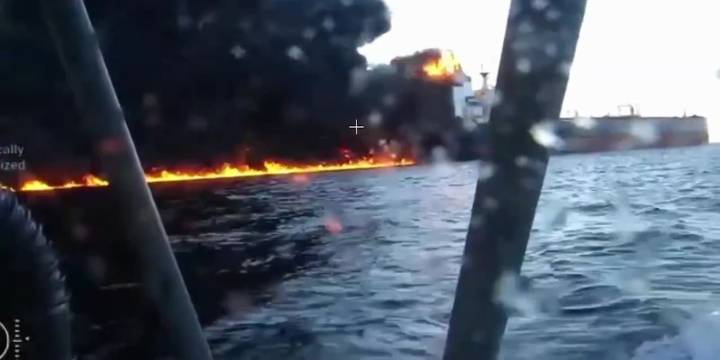 Ucrania atacó con drones marítimos a dos barcos de la “flota fantasma” de Rusia en el Mar Negro