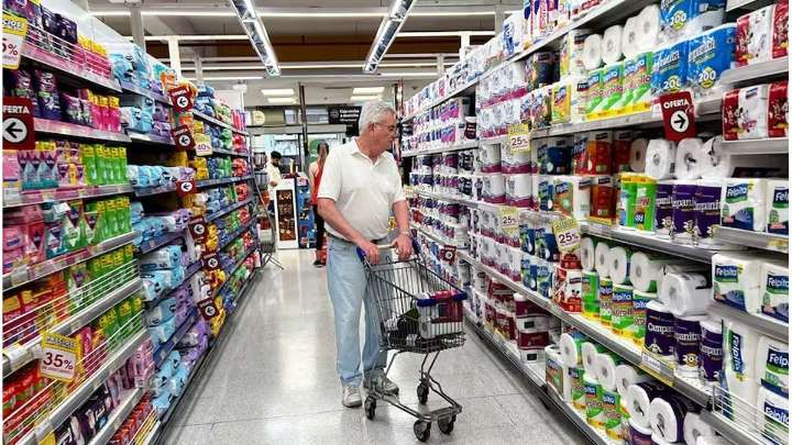 Para el ministro de Economía, Pablo Olivares, "una inflación del 2% mensual ya no genera pánico pero puede afectar la competitividad"