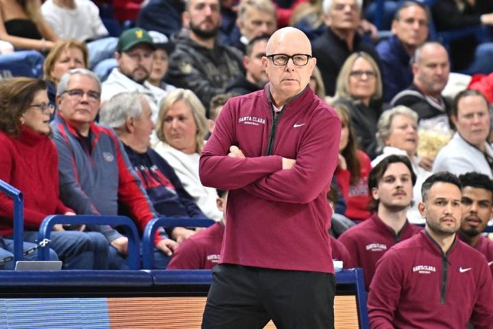 Deadspin | Santa Clara hangs on to top Minnesota in Acrisure Invitational