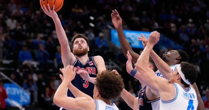Dell'Orso scores 20 off the bench as No. 5 Arizona beats No. 15 UCLA 69