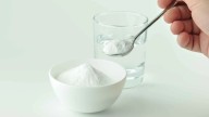 Mezclar bicarbonato con agua oxigenada: para qué sirve y por qué se recomienda hacerlo