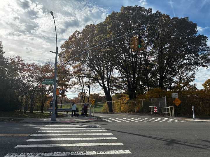 NYPD: Woman arrested after shot fired in Silver Lake Park on Wednesday