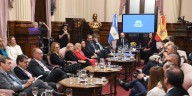 DNU: la oposición aprovechó una visita del presidente del Senado español para reclamar mayores restricciones