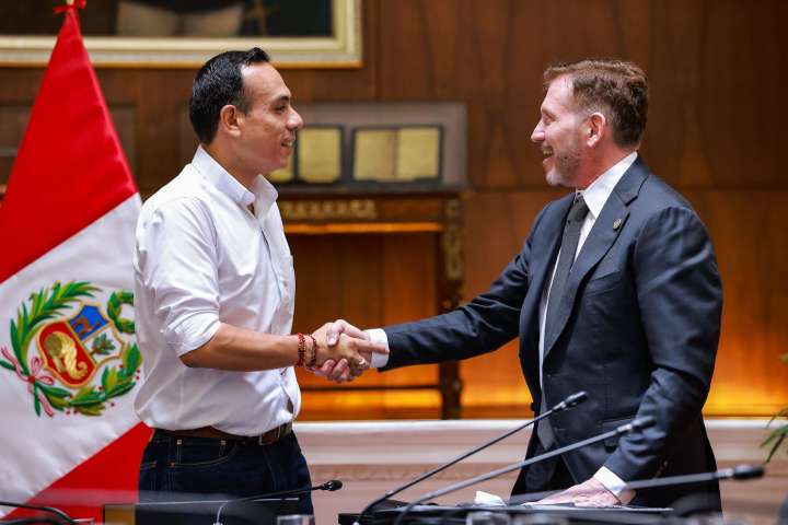 Presidente José Jerí se reúne con el titular de la Conmebol