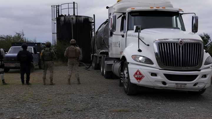 Aseguran 50 Mil Litros de Hidrocarburo y Vehículos Robados en Veracruz; Hay Dos Detenidos