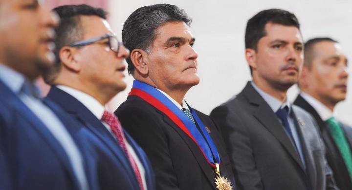 Procuraduría suspende al general Juan Miguel Huertas y a Wílmar Mejía para libre investigación de presunta infiltración de disidencias