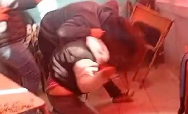 “Podría estar muerta”: la madre de la adolescente atacada con una cadena en el colegio pidió el cambio de carátula