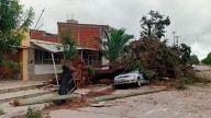 La fuerte tormenta que azotó durante la madrugada dejó múltiples daños y destrozos…
