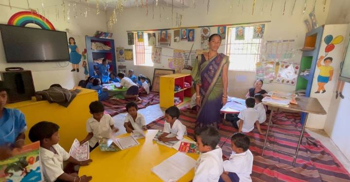 Lack of adequate classrooms in Odisha school forces students to study in single room