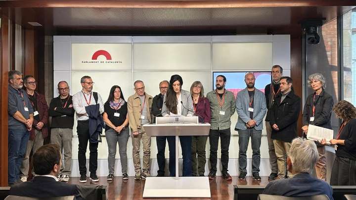 Profesores piden en el Parlament recuperar la tercera hora de Filosofía en bachilerato