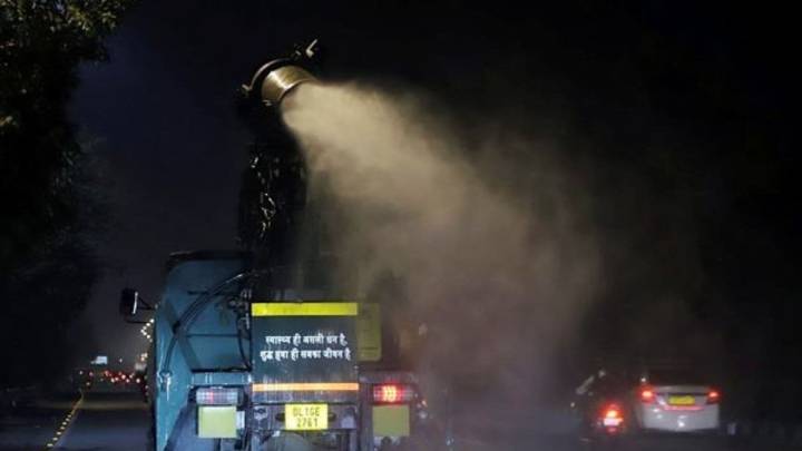 Delhi News LIVE Updates: Air quality remains ‘very poor’, AQI at 381