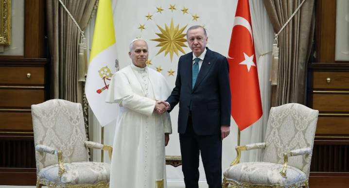 Papa León XIV inicia en Turquía su primera visita internacional centrada en el diálogo interreligioso