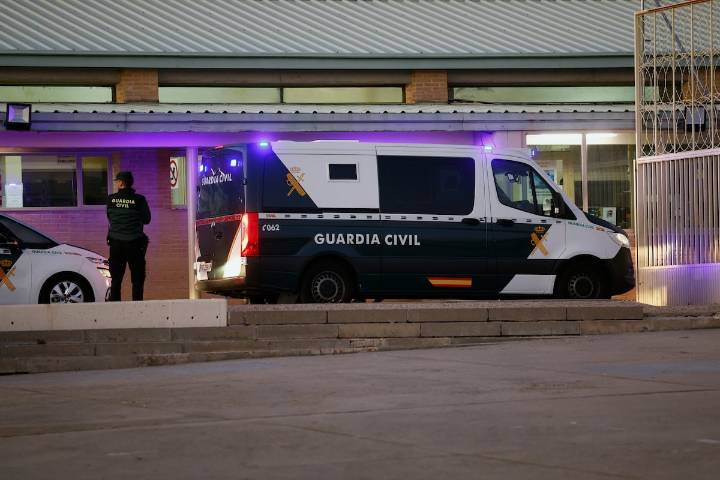 Toma de huellas, registro de pertenencias... los primeros pasos de Ábalos y Koldo García en la cárcel