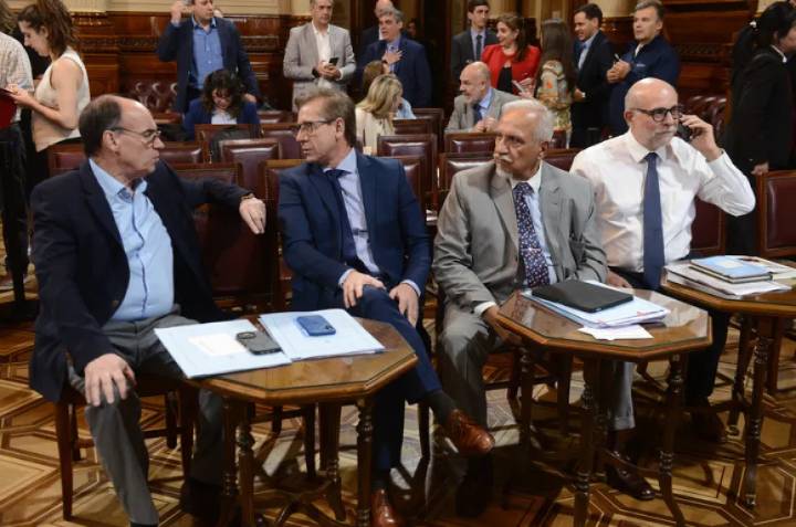 Por mayoría, una comisión del Senado rechazó el pliego de Villaverde