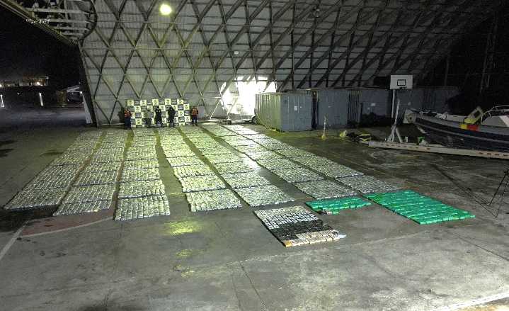 Incautadas más de siete toneladas en el Pacífico con semisumergible