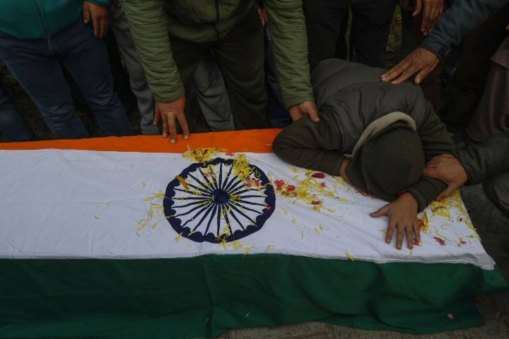 In Photos: Tearful Adieu to Nowgam Blast Victim