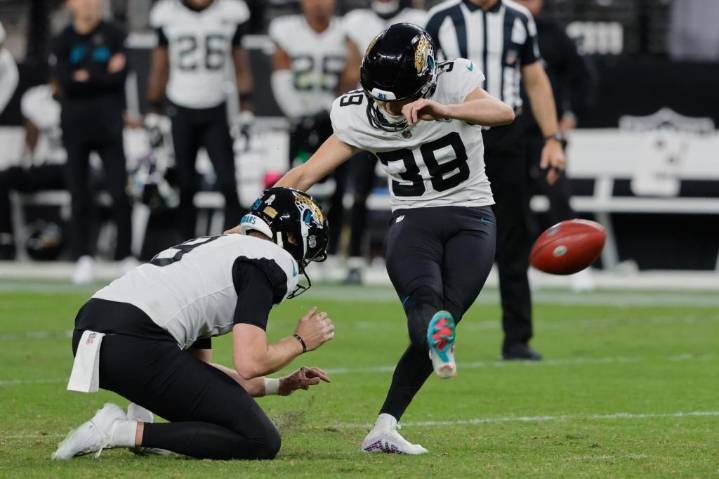 Lawrence’s second wind, NFL record 68-yard field goal by Cam Little helps Jaguars top Raiders in OT – Orlando Sentinel