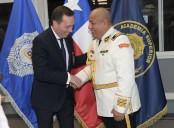 Coronel Víctor Revoredo la hace linda en Chile