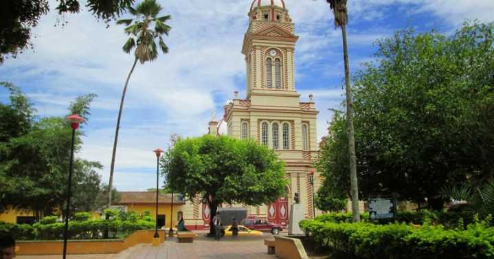 Avanza la construcción de la Avenida Los Héroes y el Hospital San Juan Bautista en Chaparral.