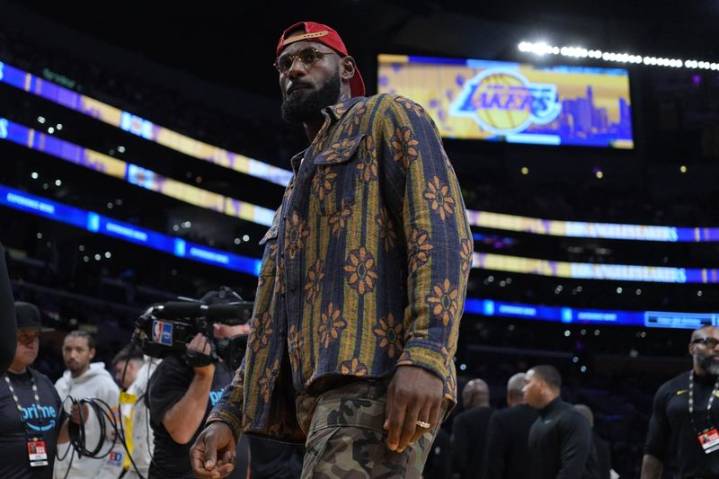 LeBron James set to practice with Lakers ahead of season debut