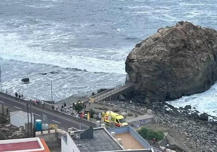 Seis heridos tras sufrir un golpe del mar en la costa de Santa Cruz de Tenerife