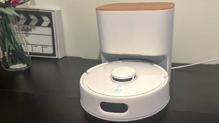 I just tested the ‘world’s smallest robot vacuum’