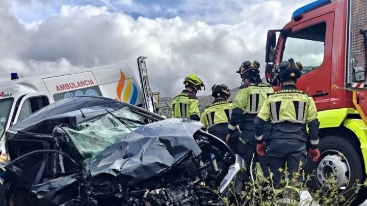 Diez heridos en Cañete La Real tras un choque frontal entre un coche y una ambulancia con siete pacientes a bordo