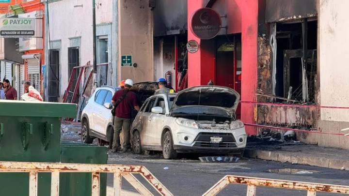 Bomberos que Atendieron Incendio de Waldo´s en Hermosillo; Reciben Apoyo Psicológico