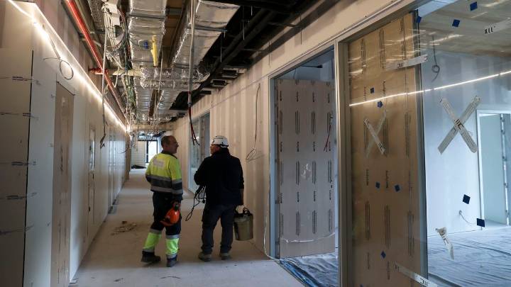 La potencia de los latidos en el búnker: una visita a las obras del Centro de Protonterapia de Santiago