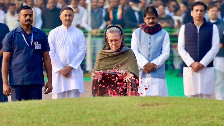 Congress Says PM Distorting & Denigrating Nehru’s Legacy