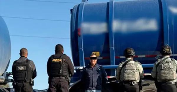 Aseguran pipa con aceite automotriz en Villa de Pozos